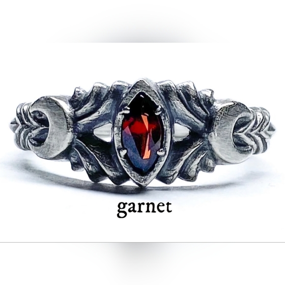 Arcana Obscura Artemis Ring Sterling Silver Garnet - Picture 2 of 6